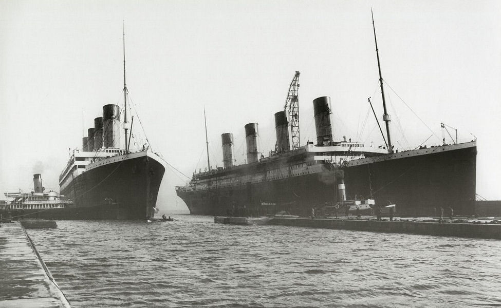 Photo of the sister ships RMS Titanic and RMS Olympic